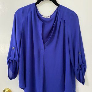 Lush Roll-tab sleeve v-neck blouse - Medium